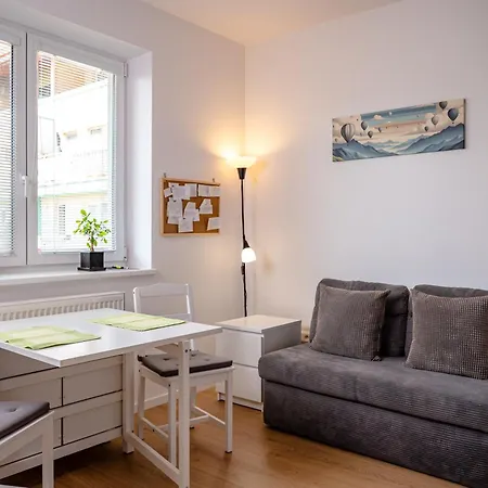 The White Nest Ac & Balcony Apartament *
